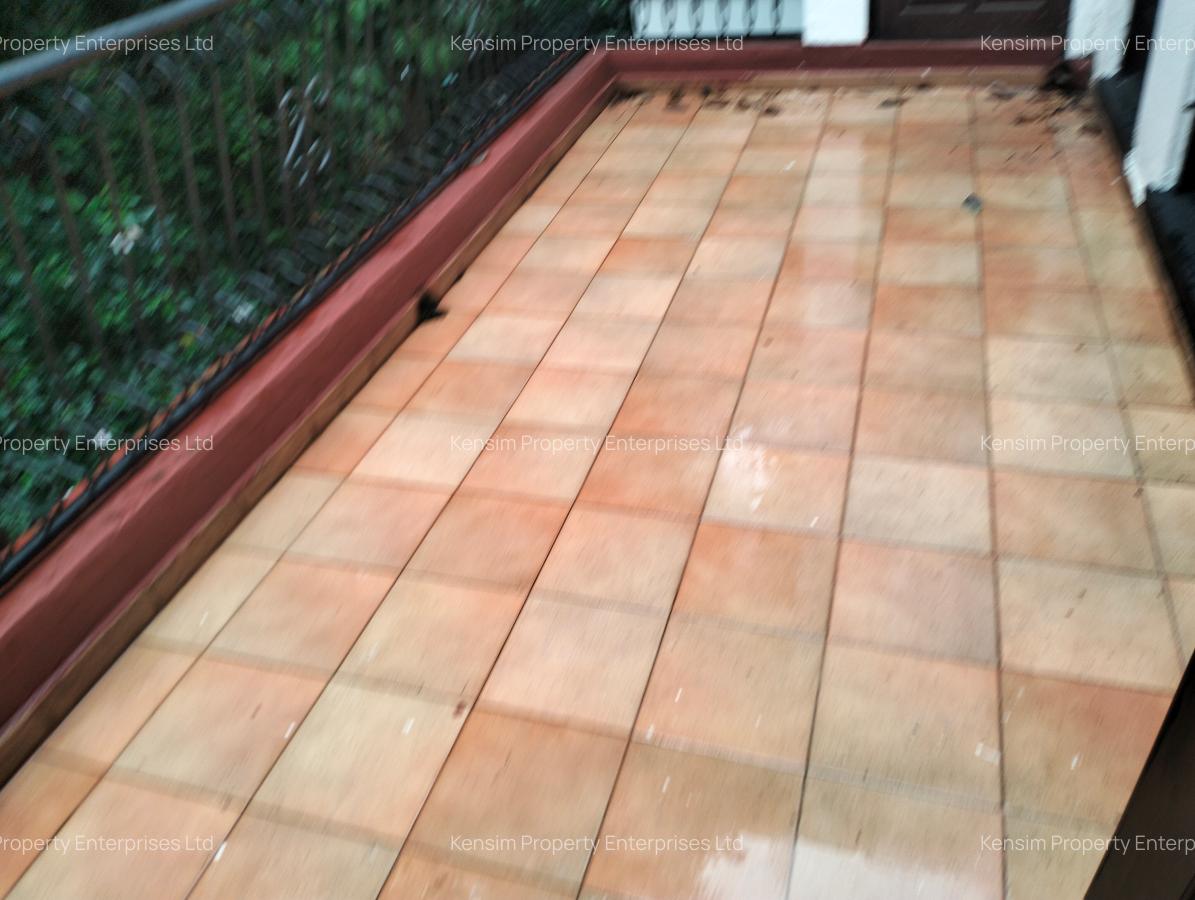 5 Bed Townhouse with En Suite in Riverside - 6