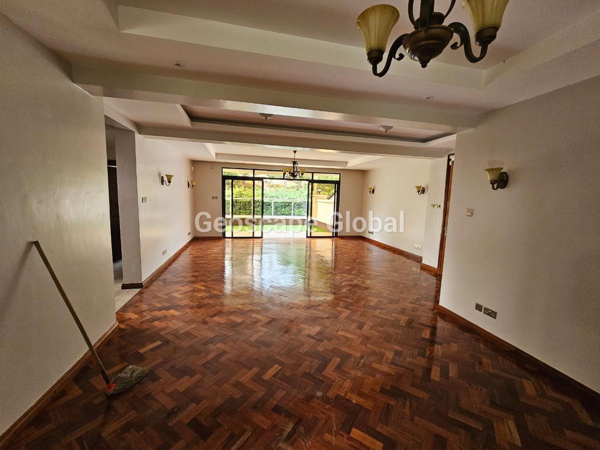 4 Bed Apartment with En Suite in Riverside - 3