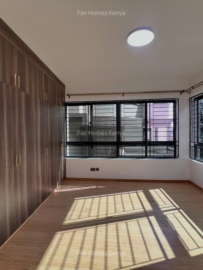 6 Bed Townhouse with En Suite at Kabarsiran Avenue - 15