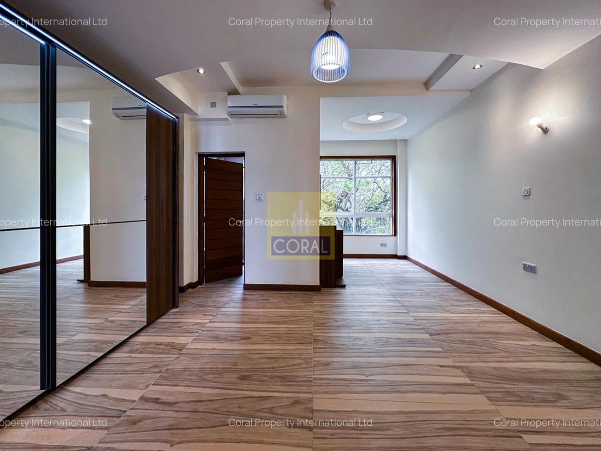 5 Bed Apartment in Spring Valley - 13