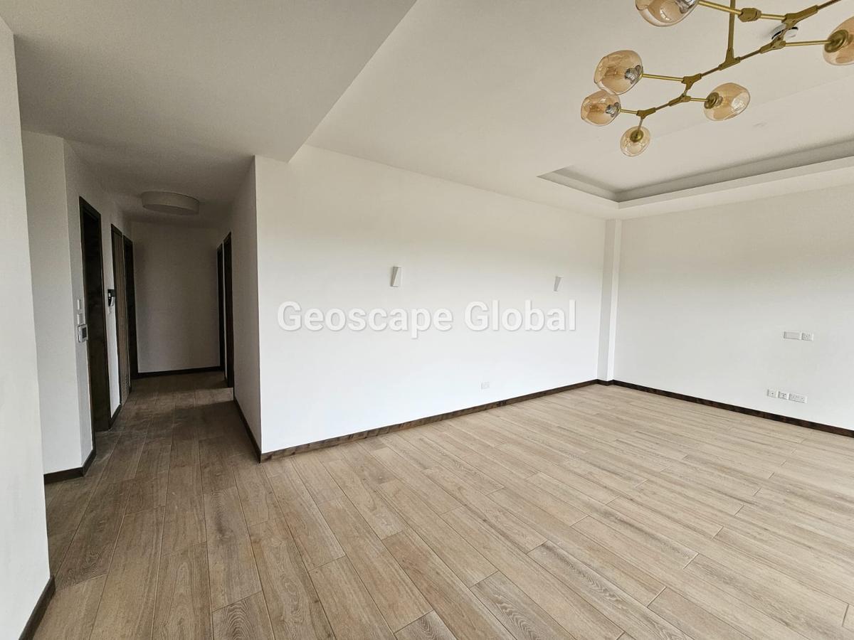 3 Bed Apartment with En Suite in Rosslyn - 20