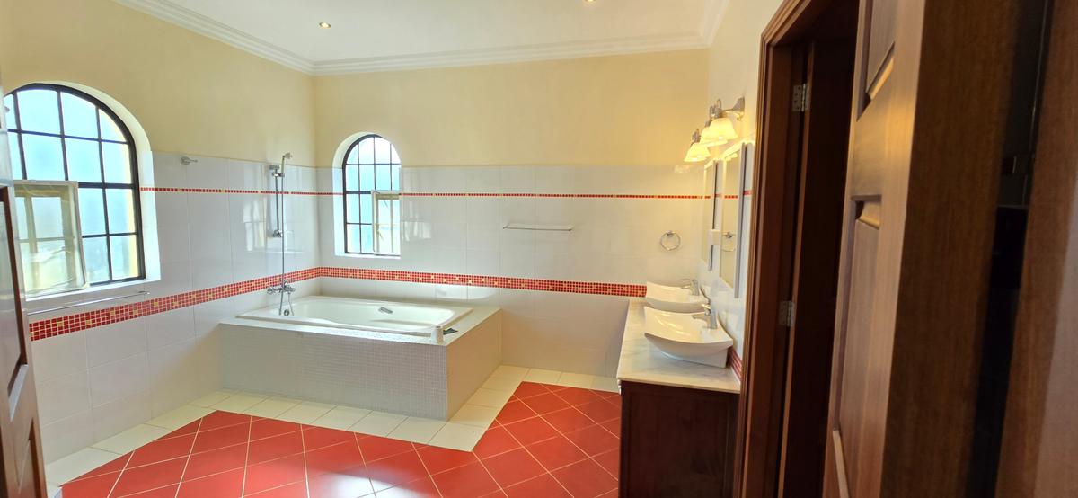 6 Bed House with En Suite at Redhill Road - 17