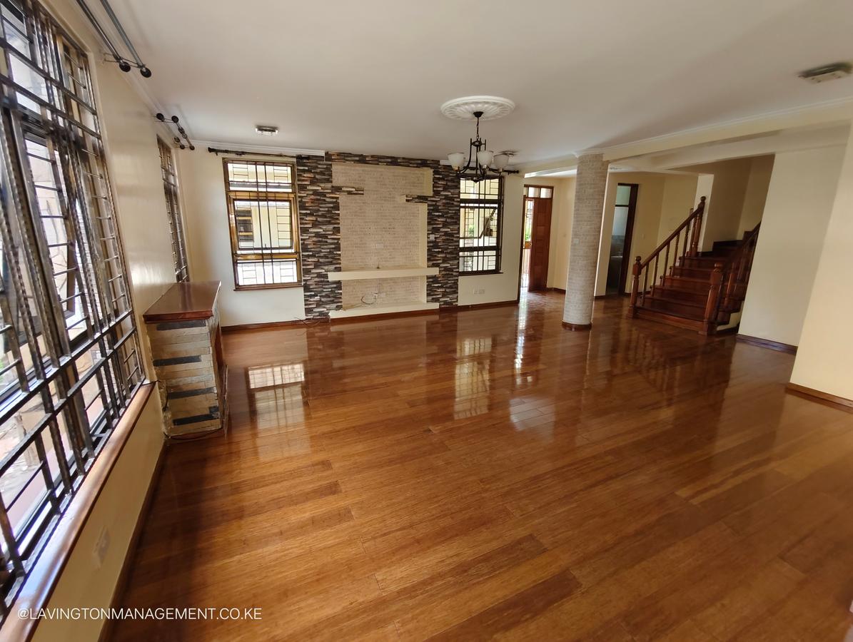 5 Bed Townhouse with En Suite at Lavington - 5