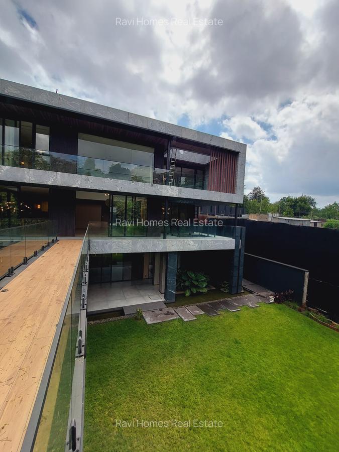 5 Bed Apartment with En Suite in Westlands Area - 1