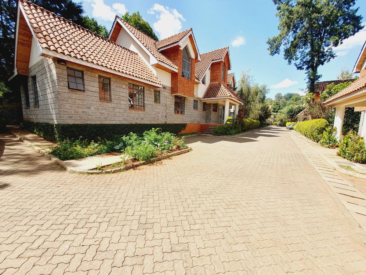 4 Bed Townhouse with En Suite at Lavington - 2