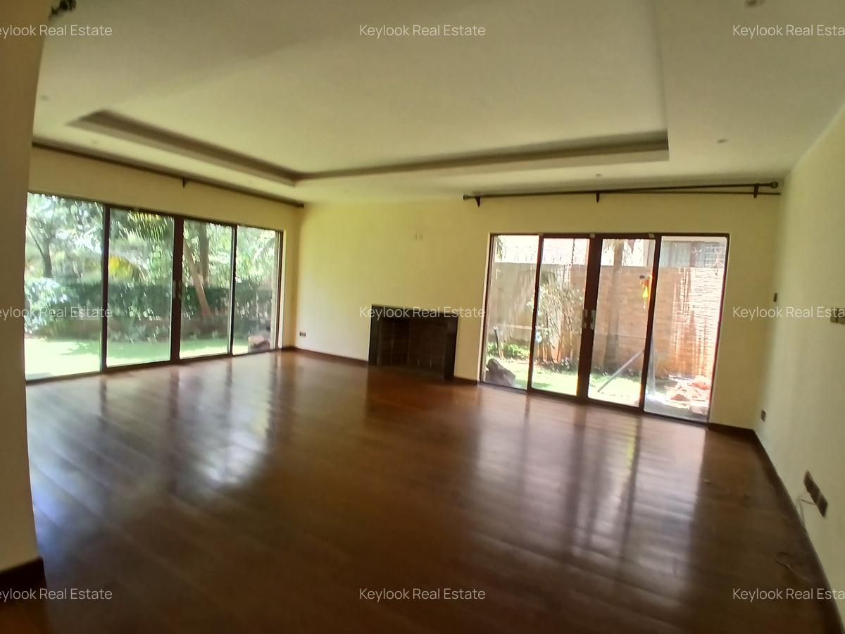 5 Bed Townhouse with En Suite at Lavington - 9