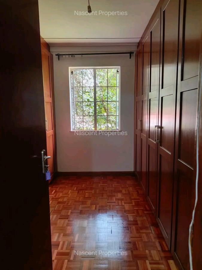 5 Bed House with En Suite in Rosslyn - 14