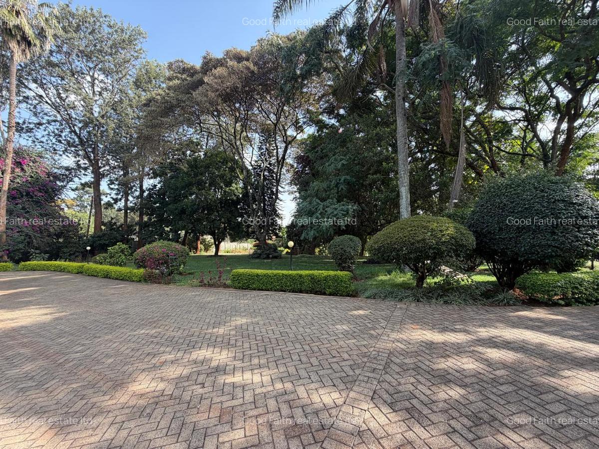 6 Bed House with En Suite in Runda - 12