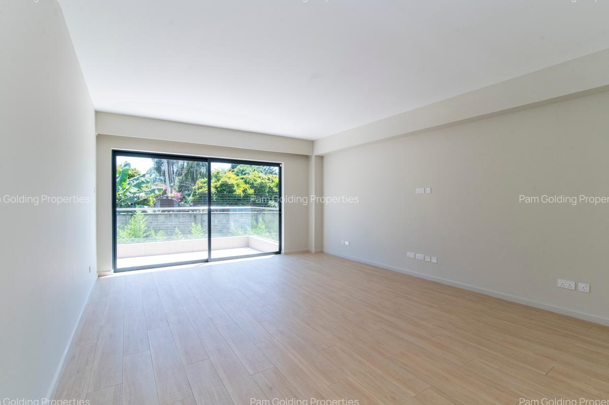 5 Bed Townhouse with En Suite at Westlands - 12