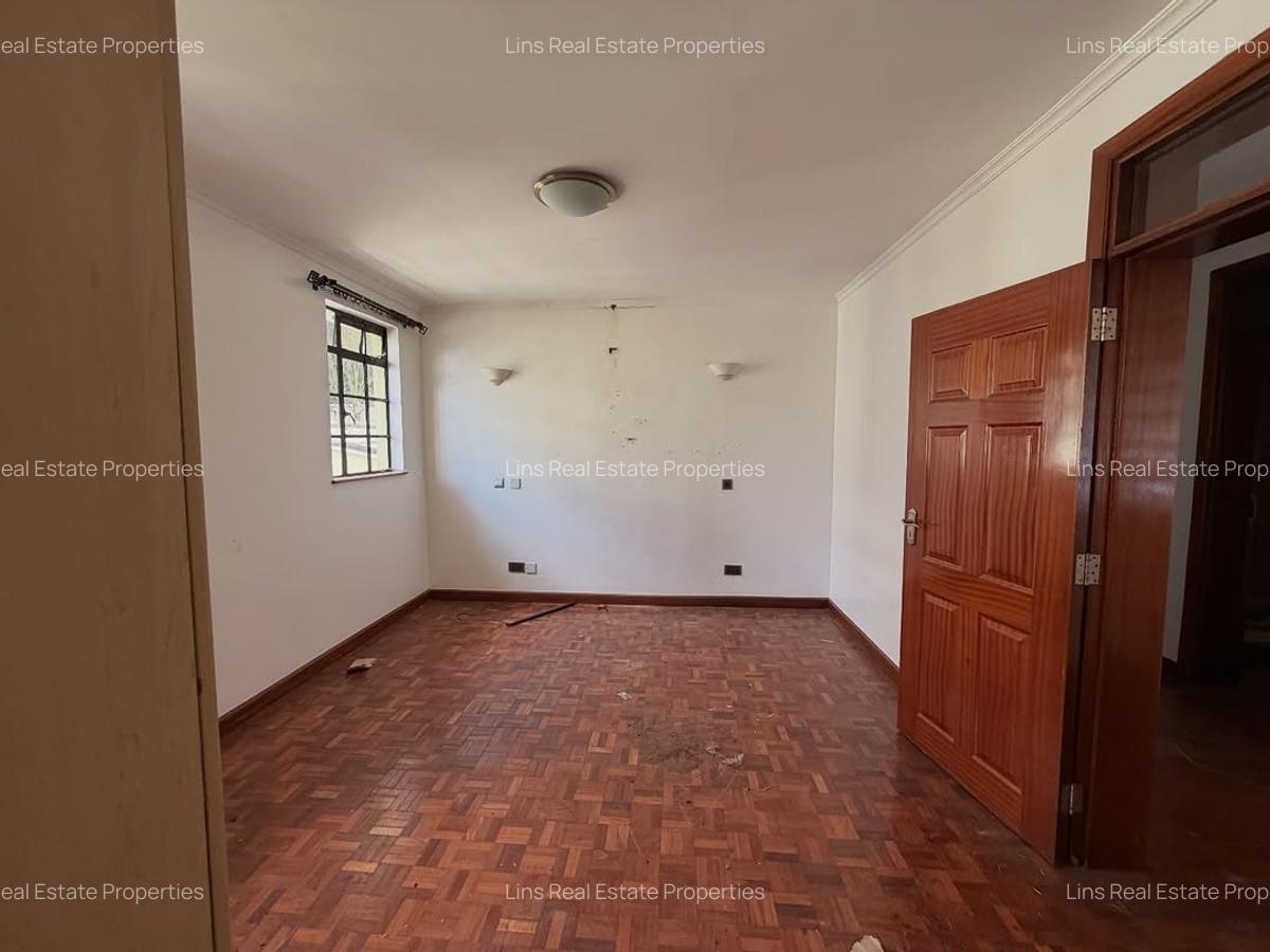 5 Bed Townhouse with En Suite in Lavington - 15