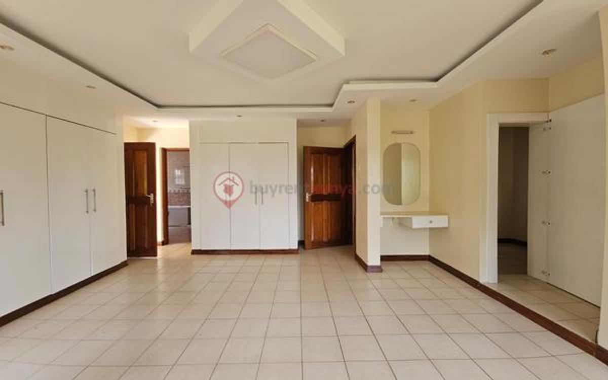 5 Bed Townhouse with En Suite at Westlands - 9