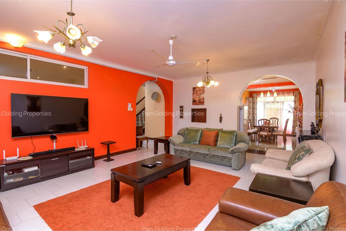 5 Bed Townhouse with Garden in Nyali Area - 4