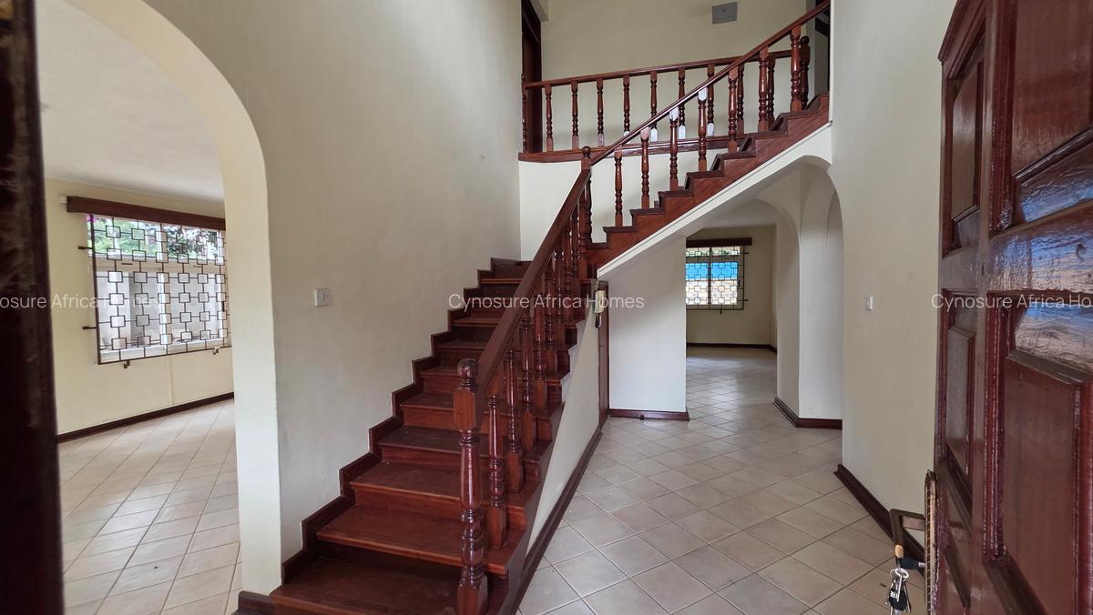 5 Bed Townhouse with En Suite at Lavington - 1
