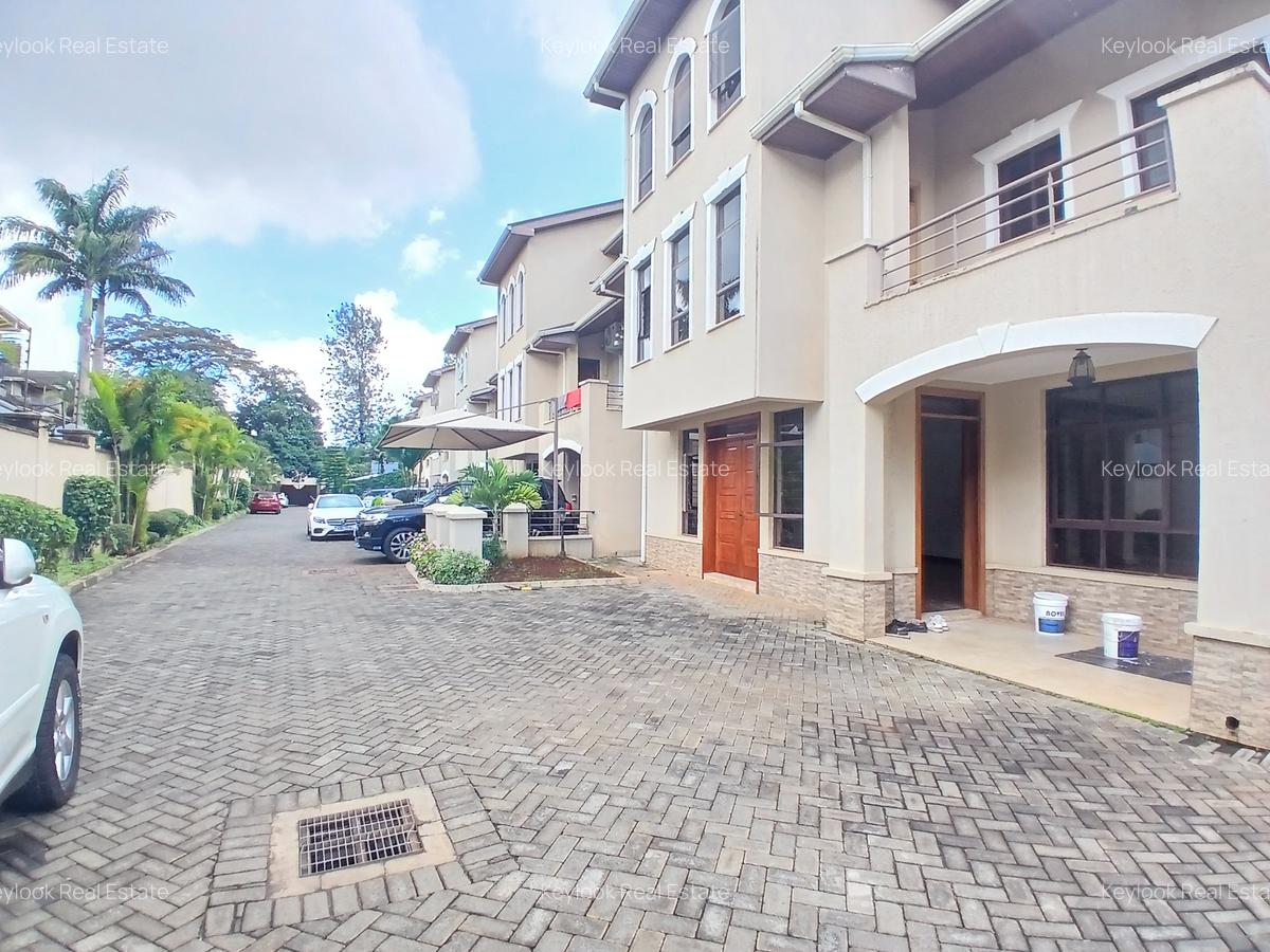 5 Bed Townhouse with En Suite at Lavington - 2