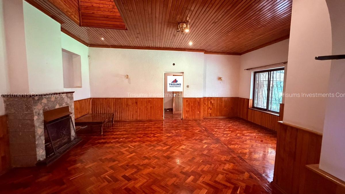 4 Bed House with En Suite in Spring Valley - 2