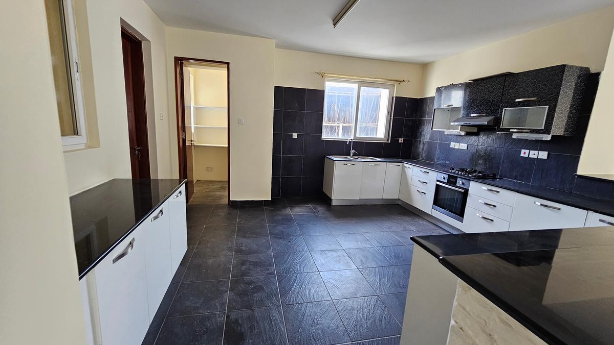 3 Bed Apartment with En Suite in Lavington - 8