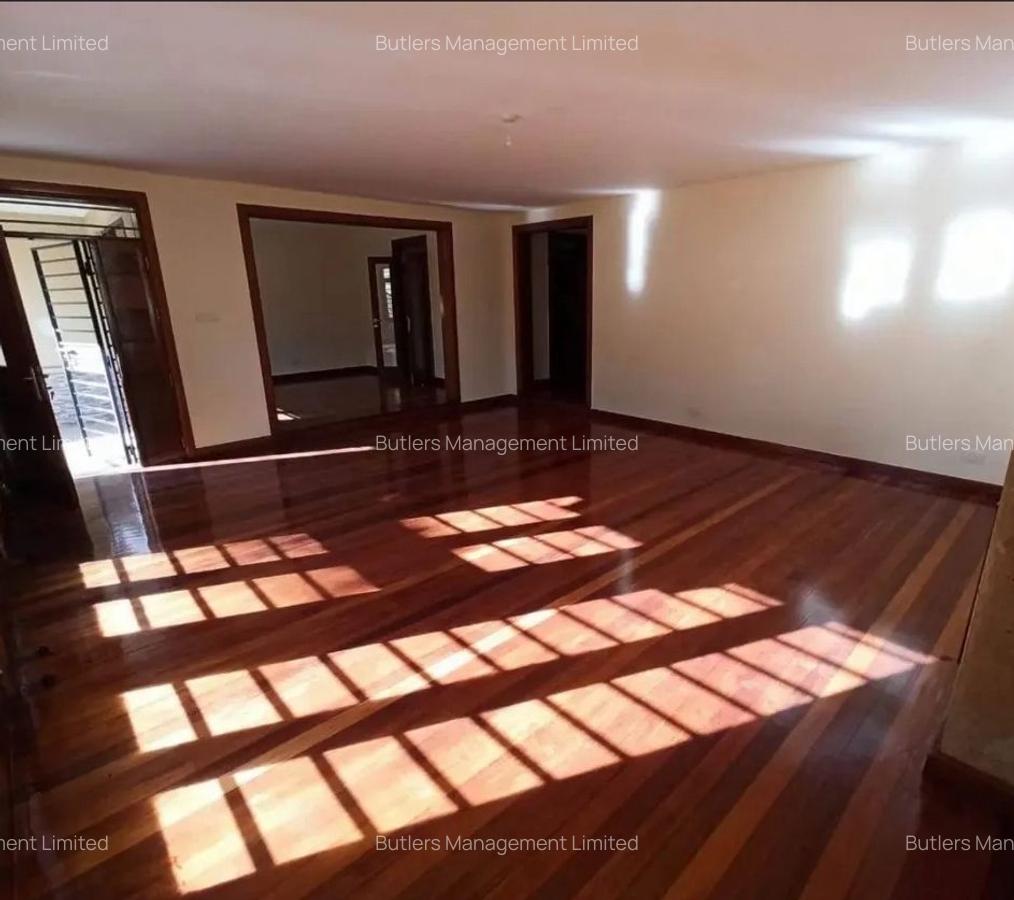 5 Bed Townhouse with En Suite in Lavington - 4