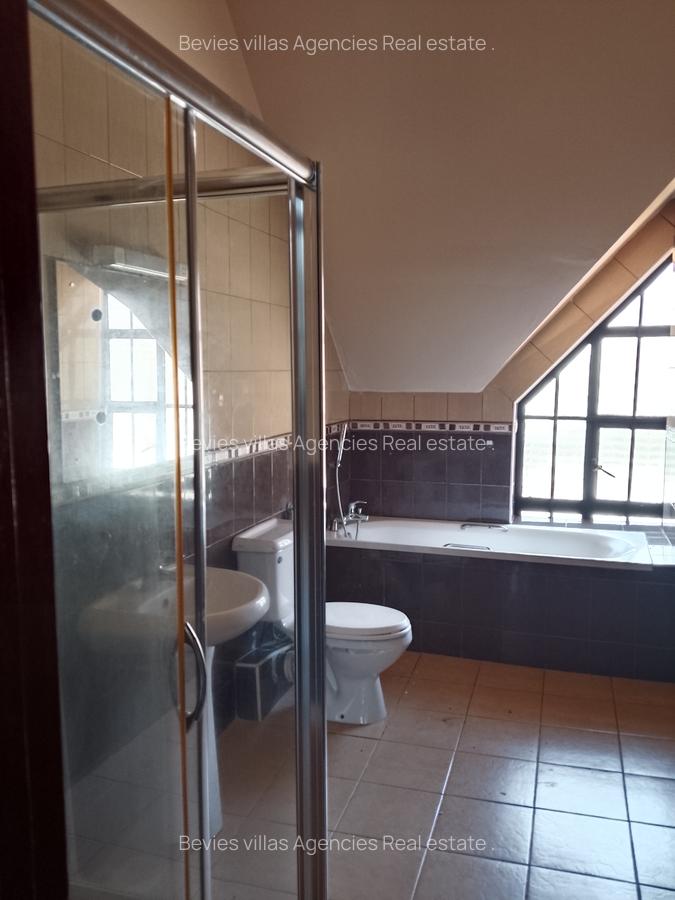 5 Bed Townhouse with En Suite at Westlands - 12