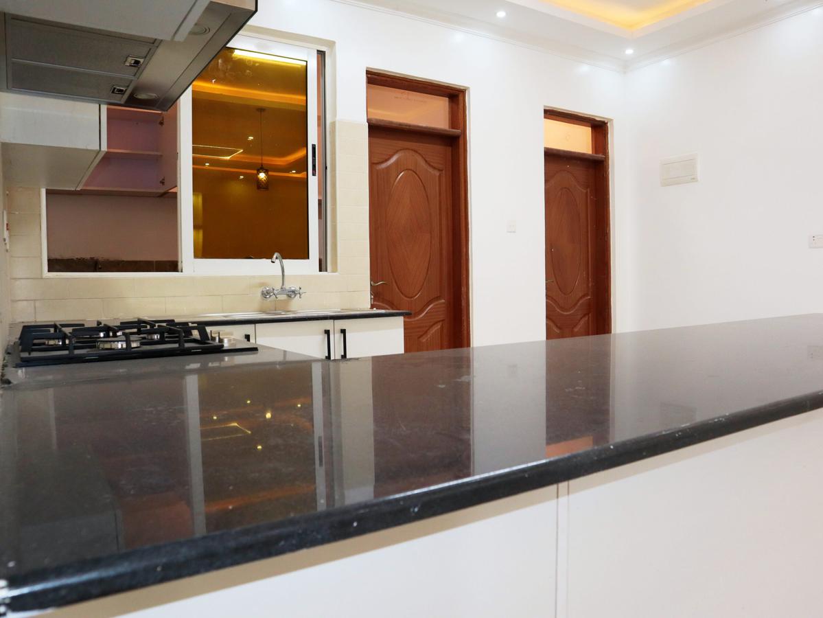 4 Bed Apartment with En Suite at 1St Avenue - 6