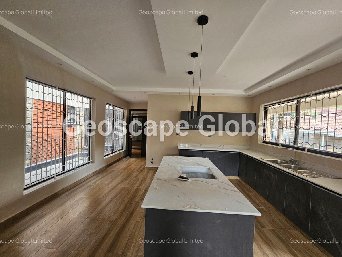 5 Bed House with En Suite in Spring Valley - 12