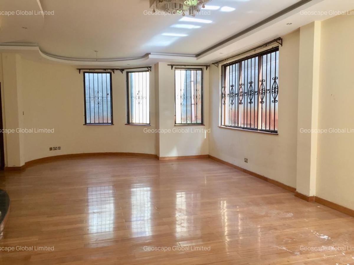 5 Bed House with En Suite in Spring Valley - 9