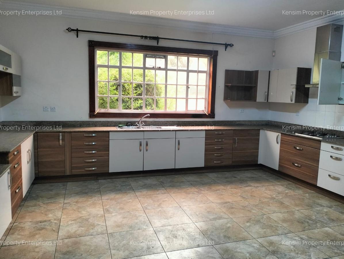4 Bed Townhouse with En Suite in Lavington - 12