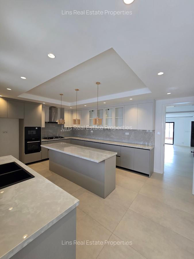 4 Bed Townhouse with En Suite in Brookside - 16