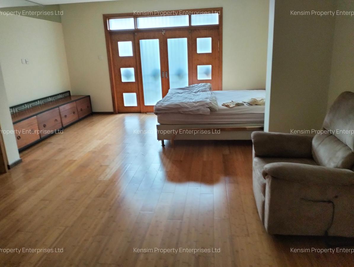 5 Bed Townhouse with En Suite in Kyuna - 17