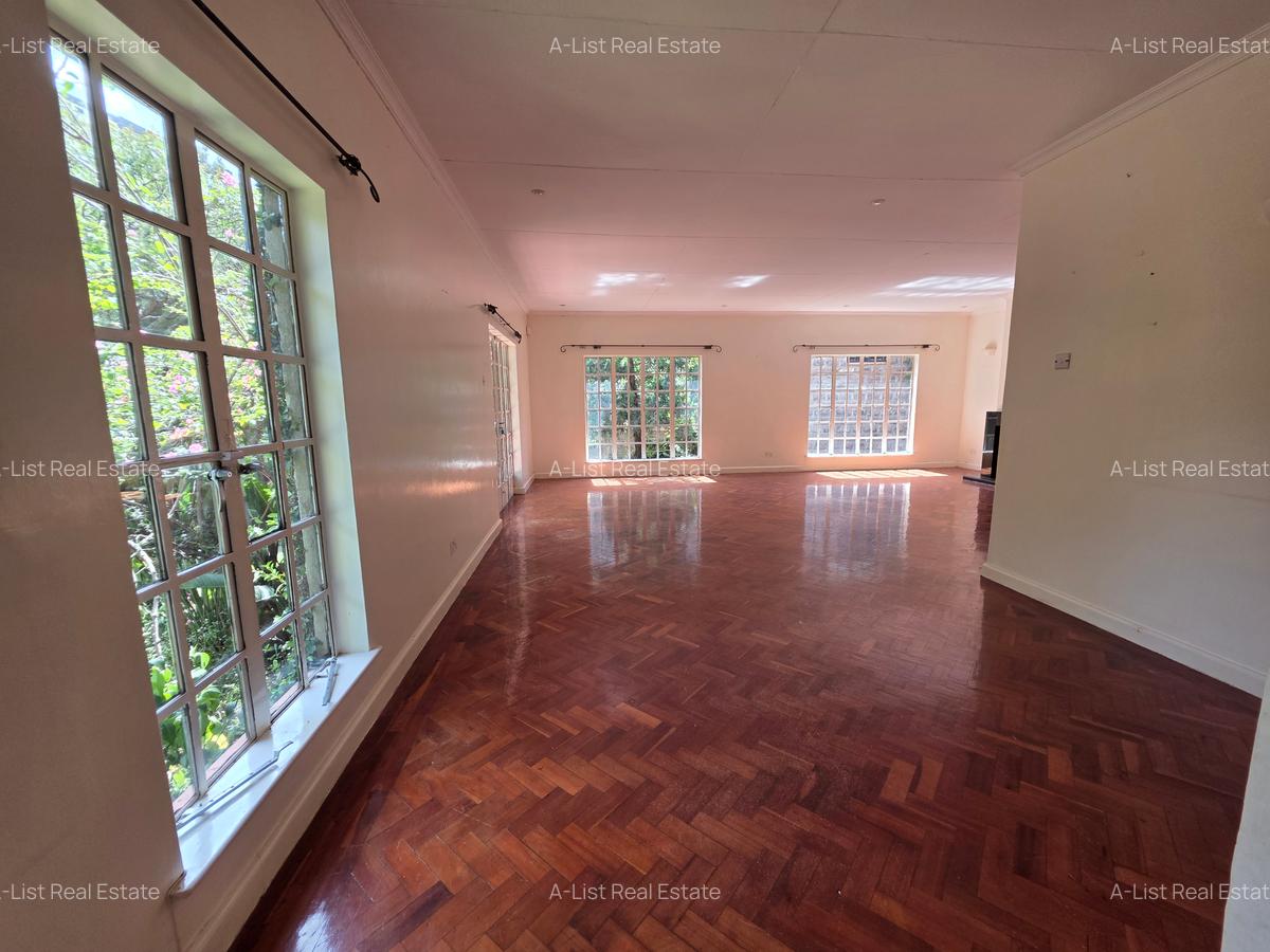 4 Bed House with En Suite at Lavington - 7