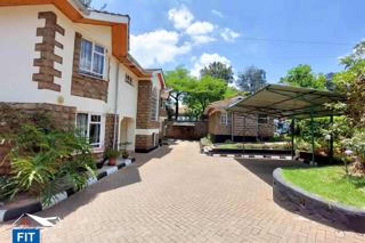 5 Bed Townhouse with En Suite at Lavington Green - 17