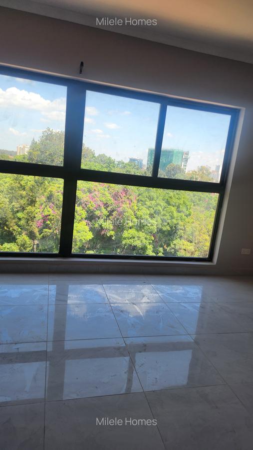 Serviced 2 Bed Apartment with En Suite at Brookside Drive - 2