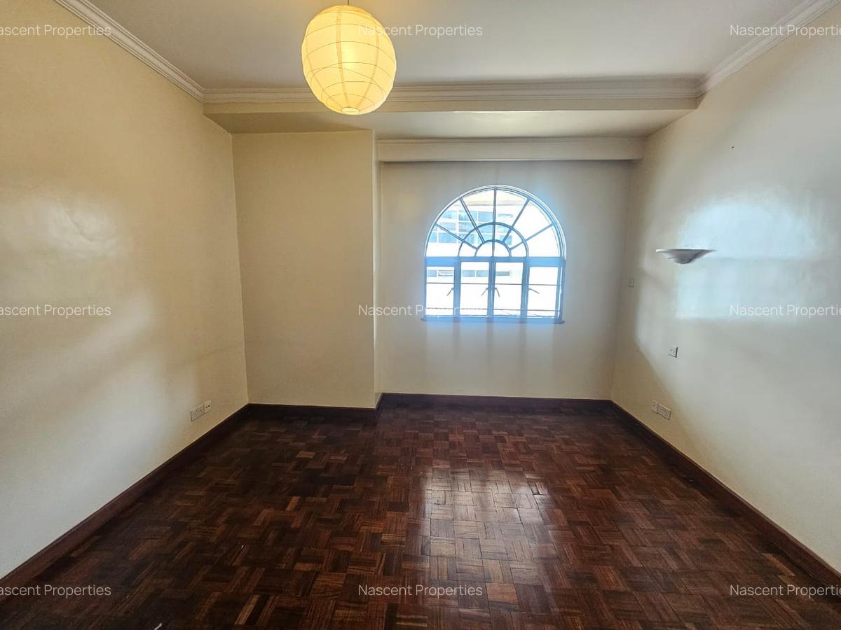 4 Bed Apartment with En Suite in Riverside - 16