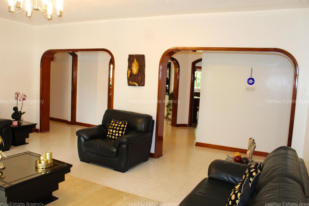 4 Bed Apartment with En Suite in Brookside - 3