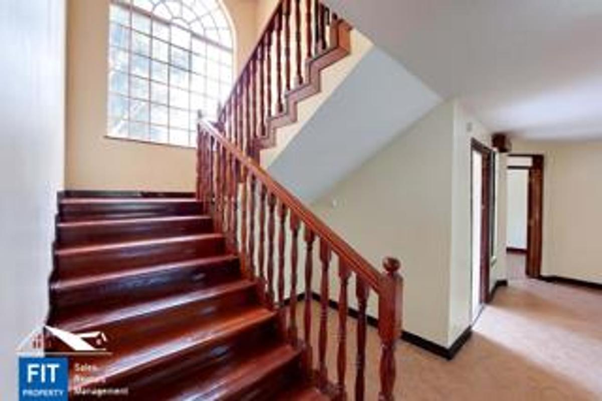 5 Bed Townhouse with En Suite at Lavington Green - 6