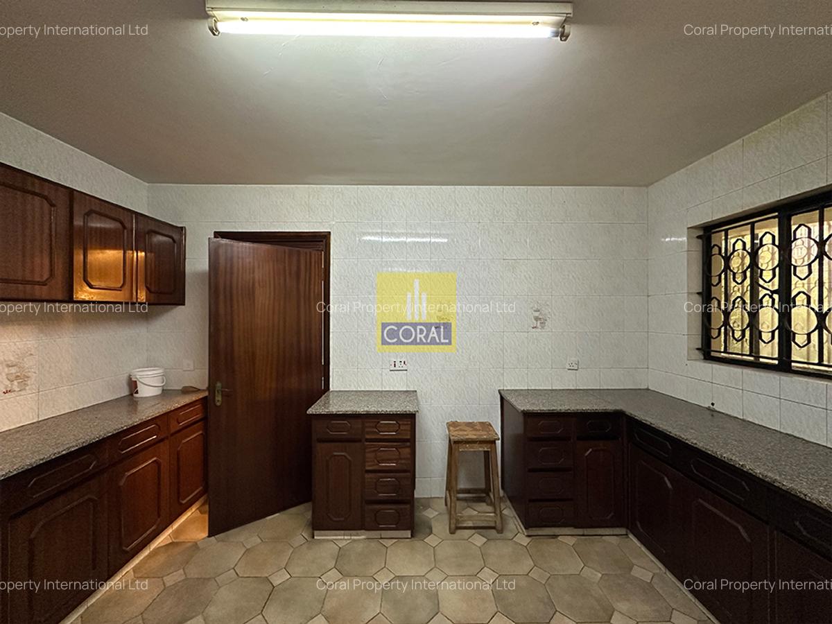 3 Bed Apartment in Parklands - 5