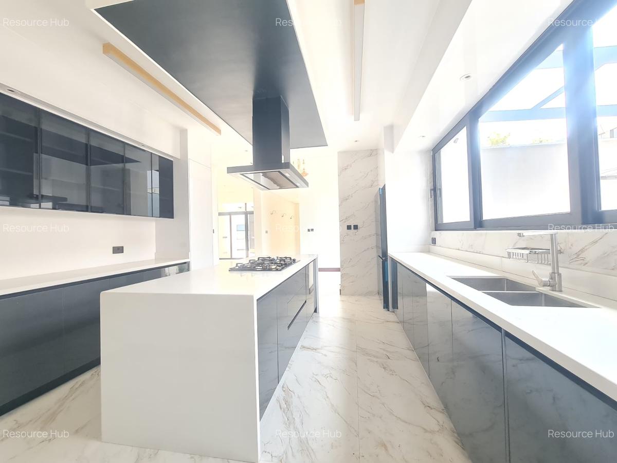 5 Bed House with En Suite at Nyari - 10
