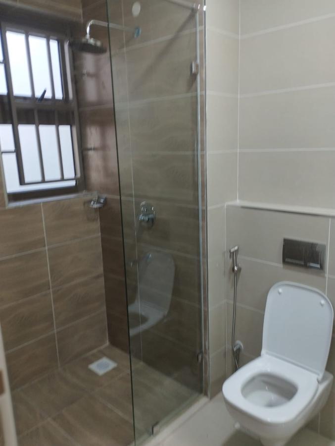 2 Bed Apartment with En Suite in Lavington - 9