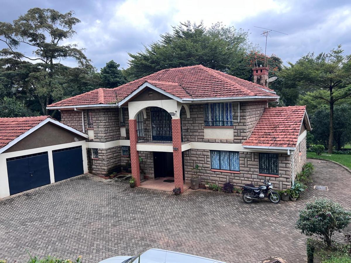 5 Bed House with En Suite in Lavington - 3