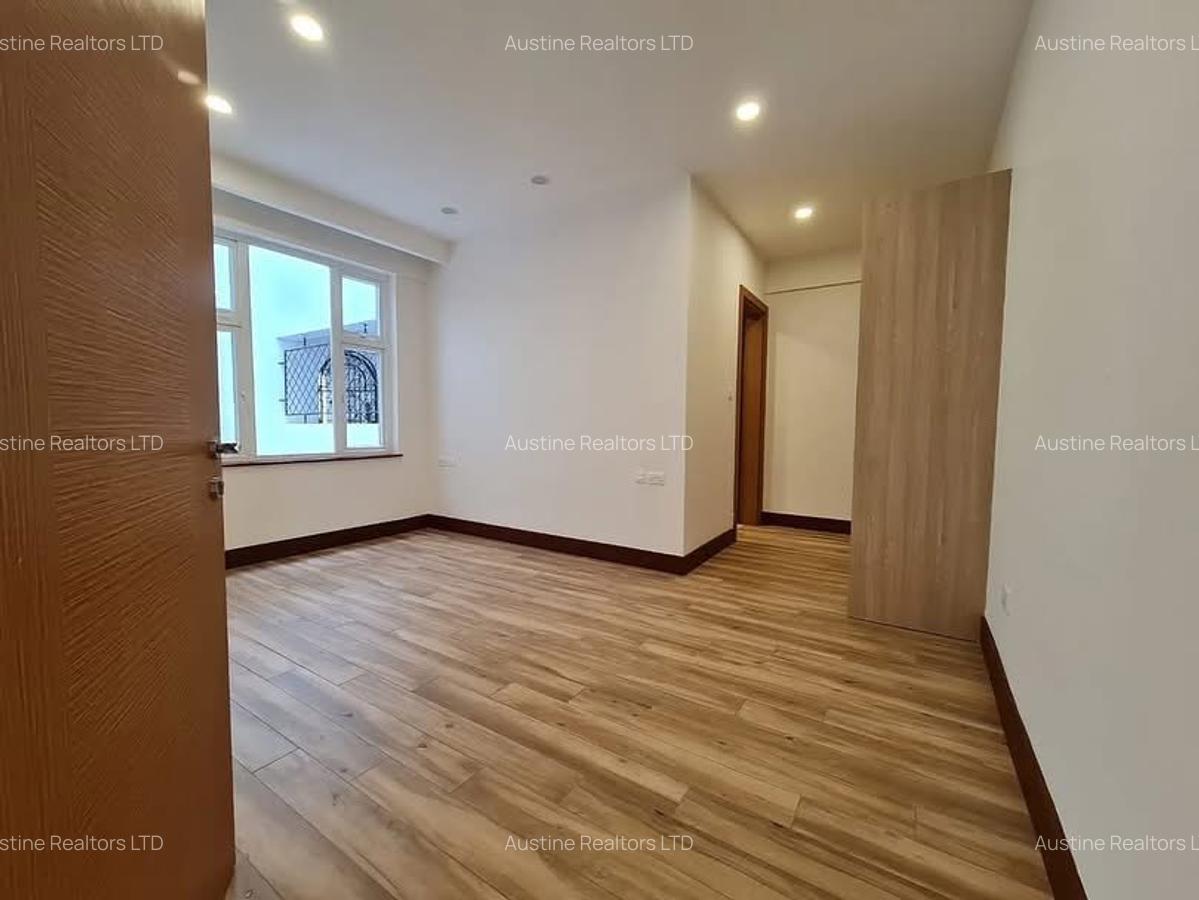 Serviced 3 Bed Apartment with En Suite in Parklands - 13