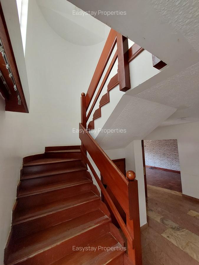 4 Bed Townhouse with En Suite in Brookside - 5