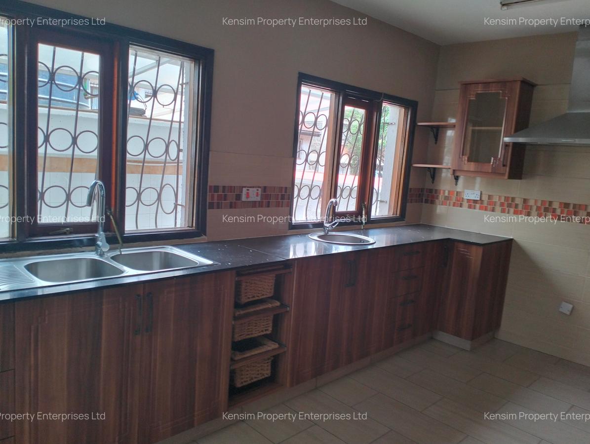 4 Bed Townhouse with En Suite in Lavington - 14