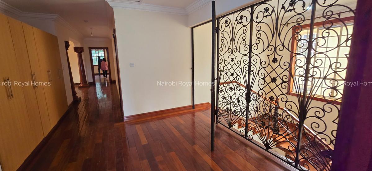 5 Bed Townhouse with En Suite at Lavington Green - 9