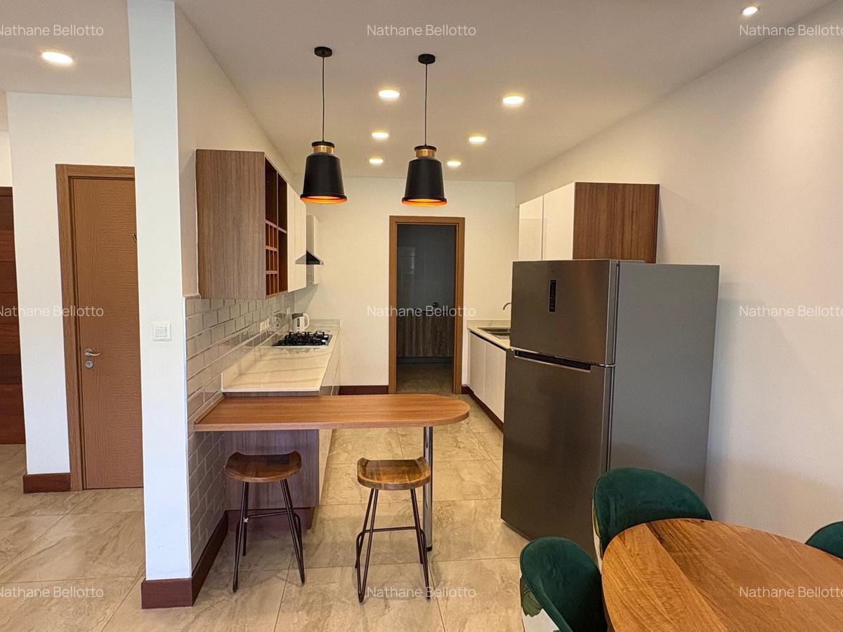 Serviced 2 Bed Apartment with En Suite in Parklands - 4