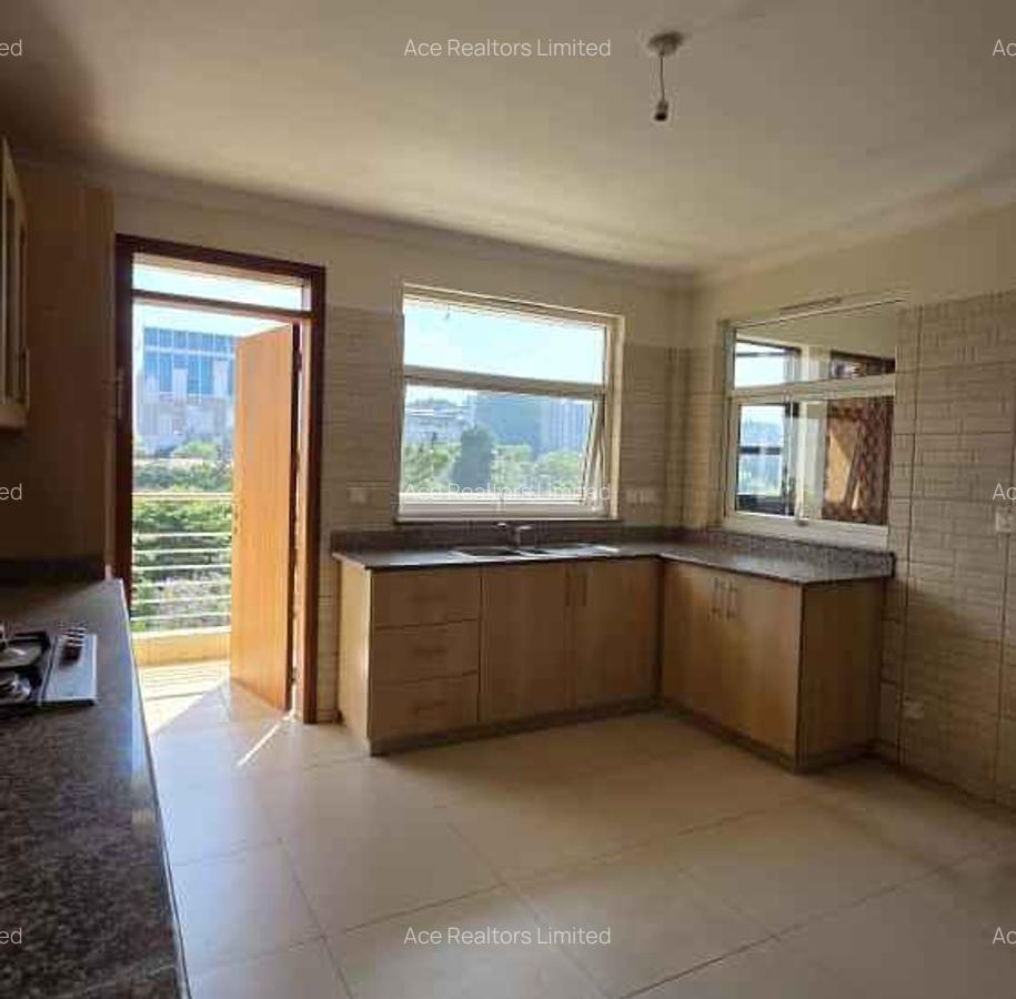 3 Bed Apartment with En Suite at Parklands - 5