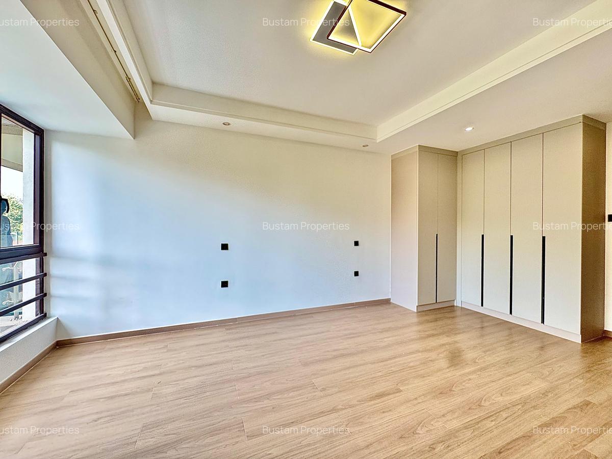 3 Bed Apartment with En Suite in Riverside - 13