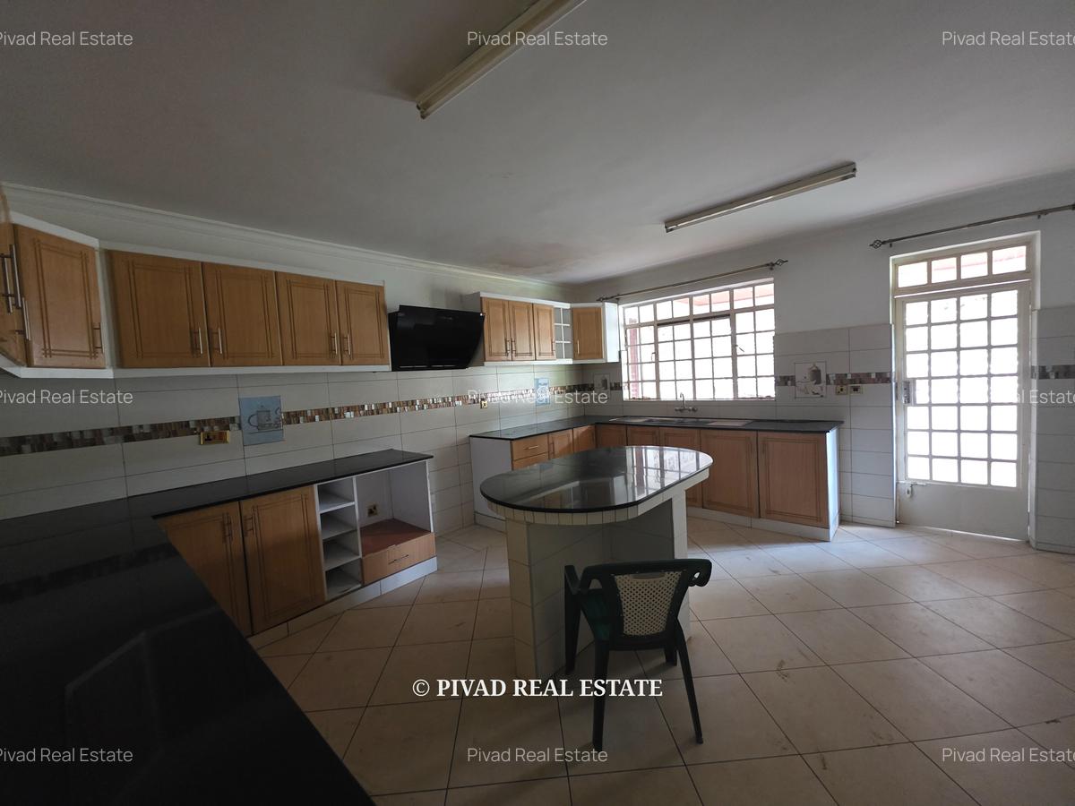 5 Bed House with Garden in Runda - 11
