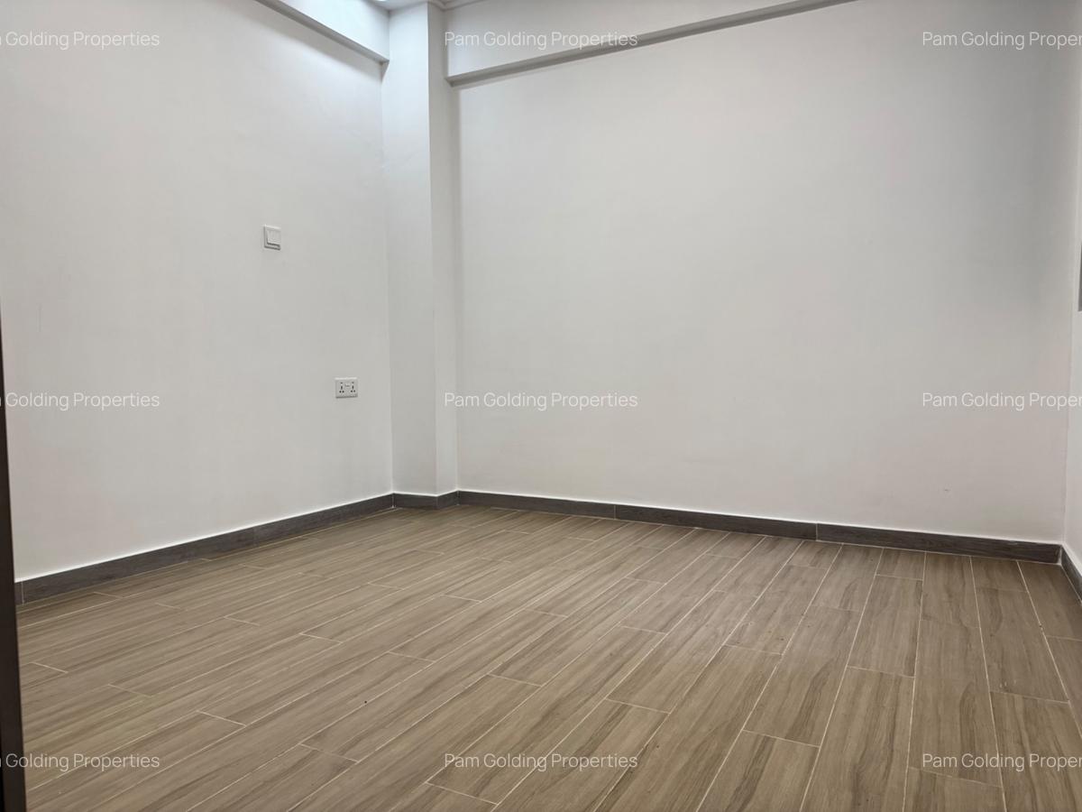 2 Bed Apartment with En Suite in Riverside - 10