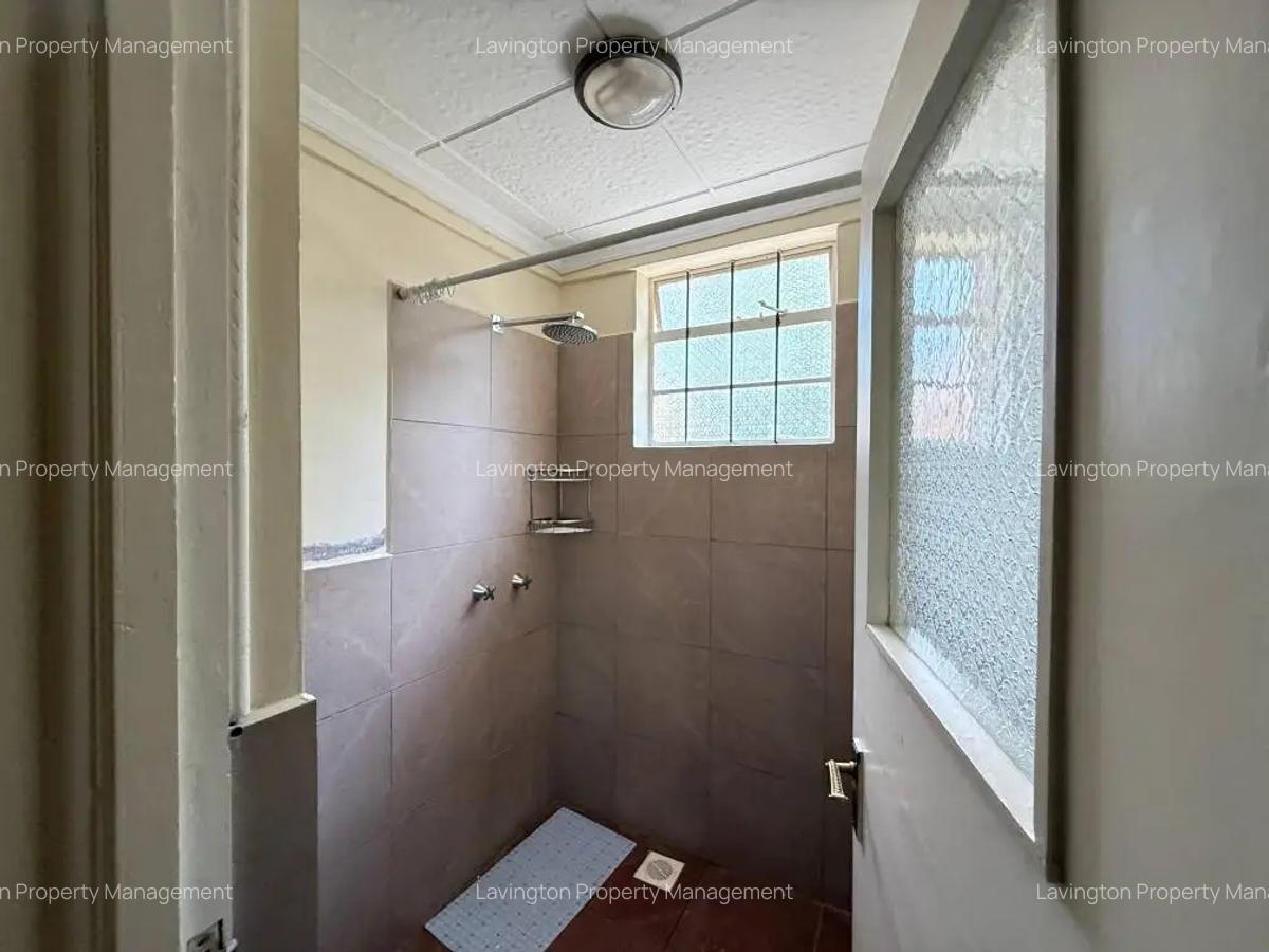 5 Bed House with En Suite at Lavington Green - 12