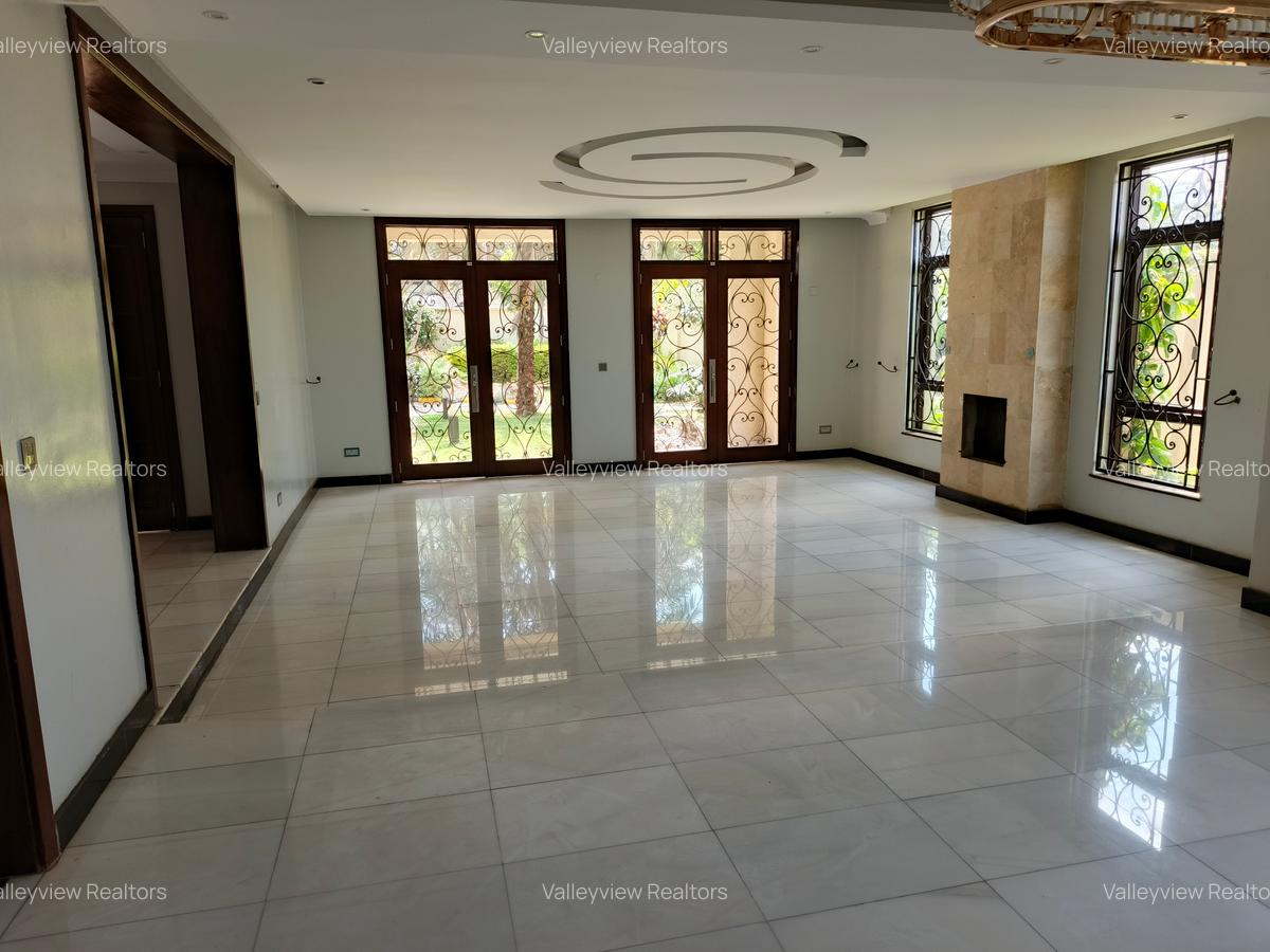 6 Bed Townhouse with En Suite at Lavington - 10