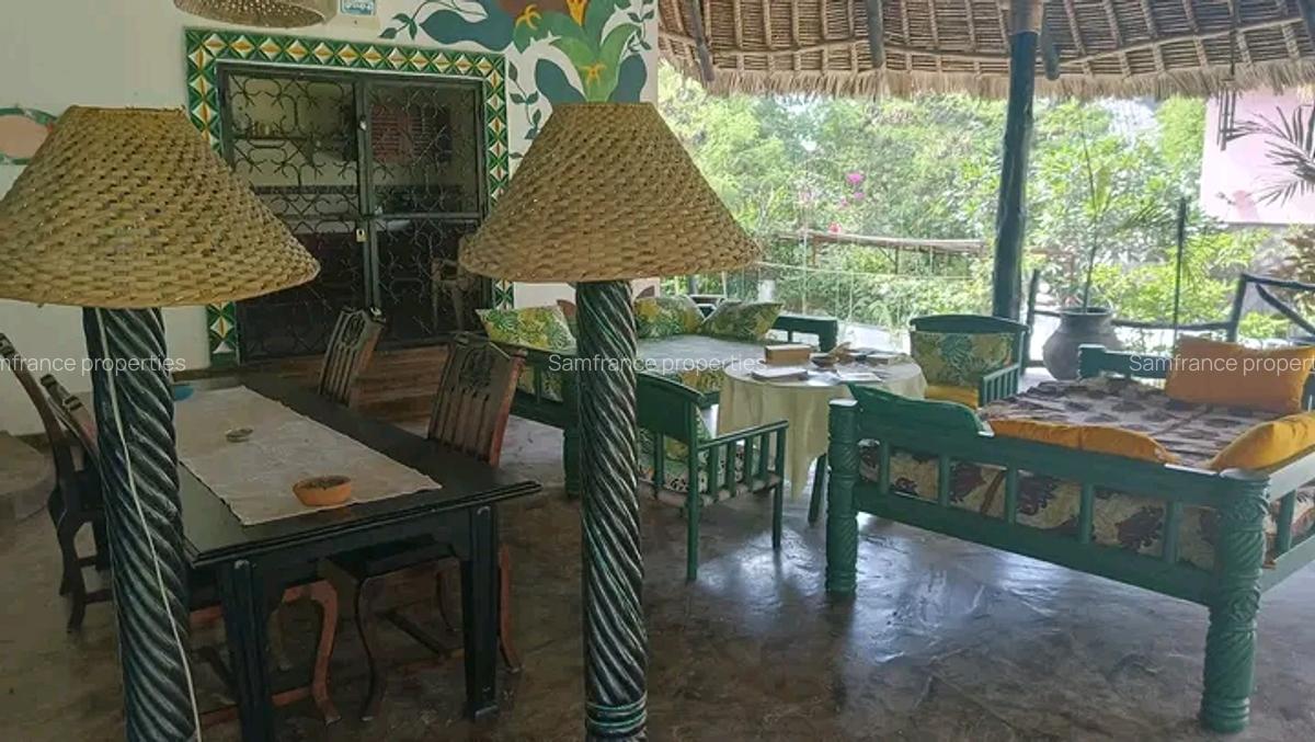 3 Bed Villa with En Suite at Beach Road - 8